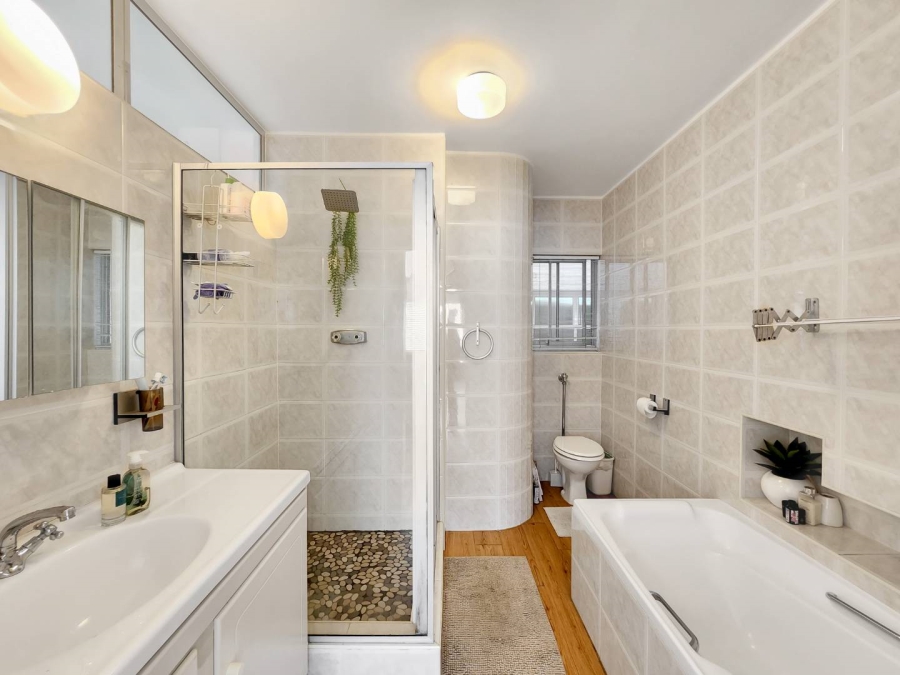 To Let 1 Bedroom Property for Rent in Sea Point Western Cape